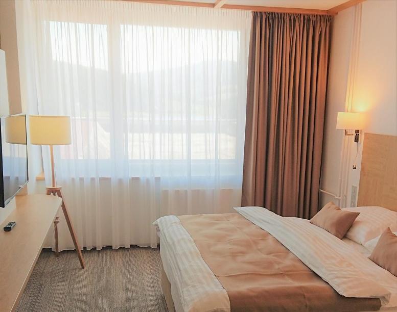 Hotel Adamantino Лугачовице Экстерьер фото